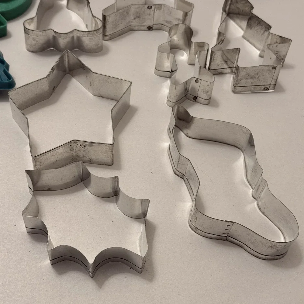 VTG Cookie Cutter LOT VTG Silver Metal Green Plastic Christmas Kitsch Retro Deco